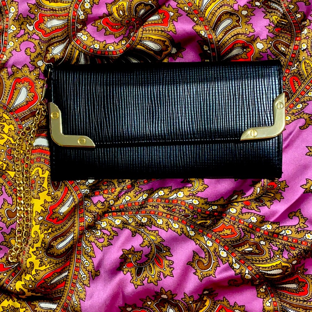 Black clutch